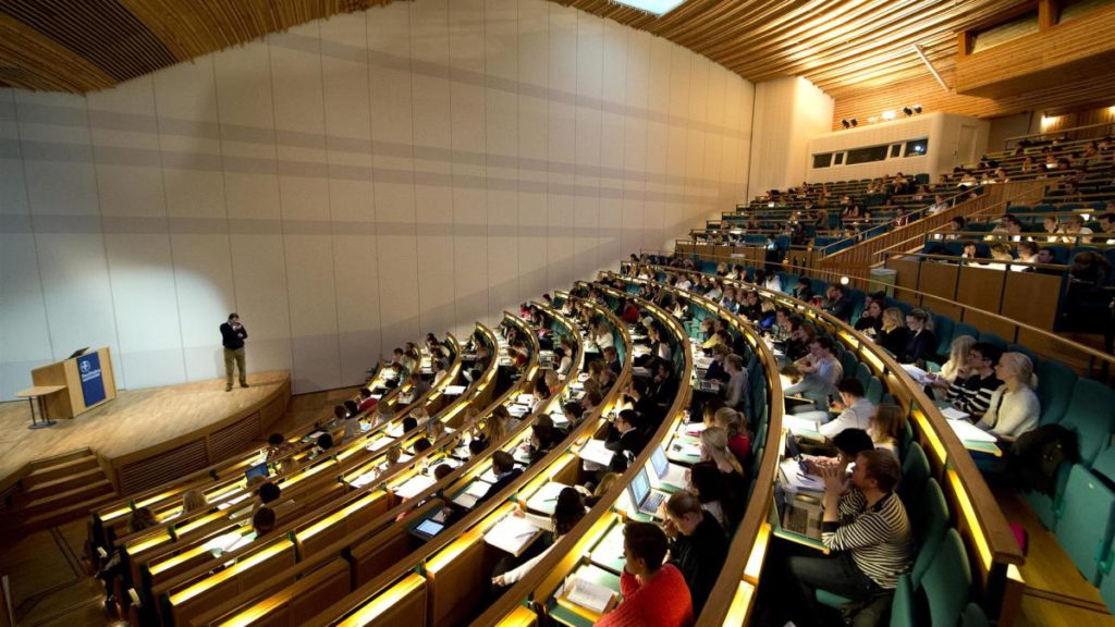 università