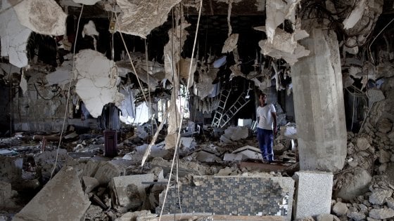 Yemen bombardamenti aden